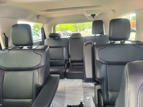 New 2026 Ford Expedition Max Platinum image 8