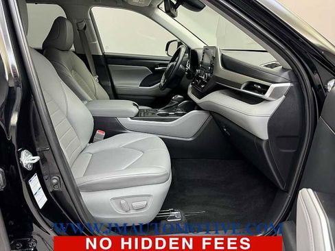Used 2021 Toyota Highlander XLE image 23