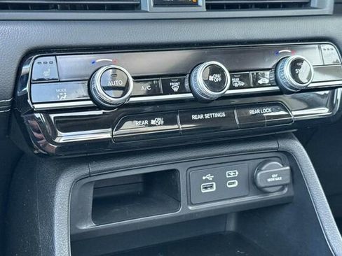 Certified 2023 Honda Pilot Touring image 22