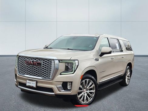 Used 2022 GMC Yukon XL Denali image 1