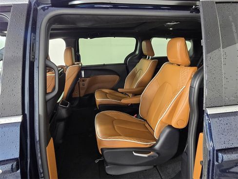 New 2025 Chrysler Pacifica Pinnacle w/ Trailer Tow Group image 8