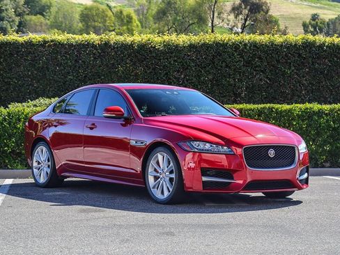 Used 2017 Jaguar XF R-Sport image 3