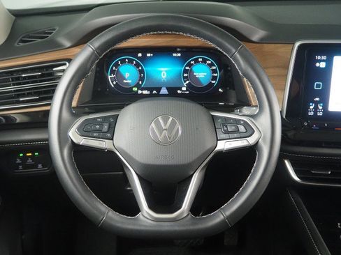 Used 2025 Volkswagen Atlas SE w/ Panoramic Sunroof Package FWD image 19