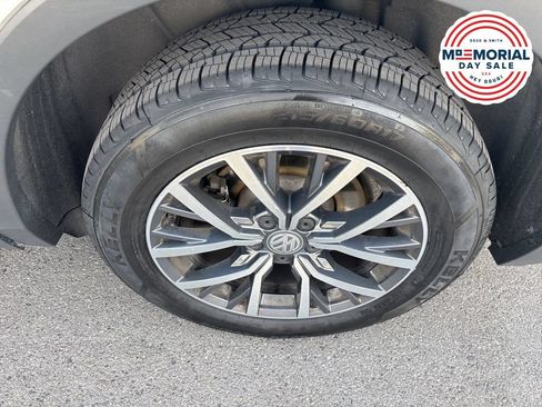 Used 2020 Volkswagen Tiguan SE AWD/4WD image 15