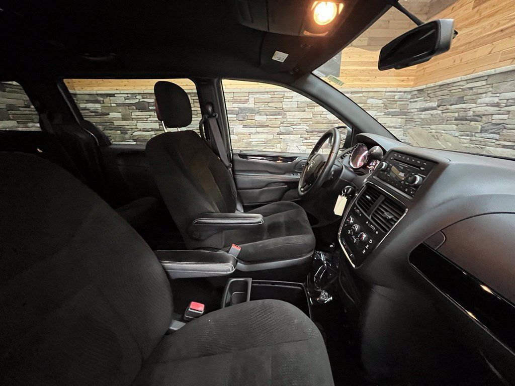 Used 2015 Dodge Grand Caravan SE FWD image 17