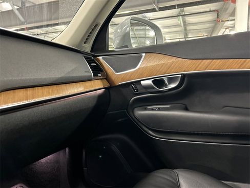 Certified 2024 Volvo XC90 B5 Plus w/ Protection Package image 20
