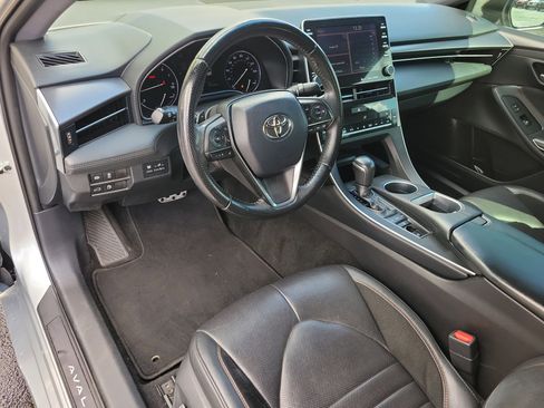 Used 2019 Toyota Avalon XSE image 4