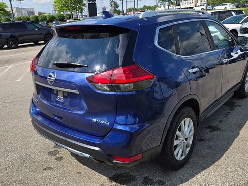 Used 2017 Nissan Rogue SV AWD/4WD image 3