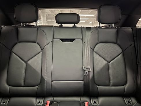 Certified 2026 Porsche Macan AWD/4WD image 29