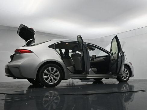 Used 2022 Toyota Corolla LE FWD image 29