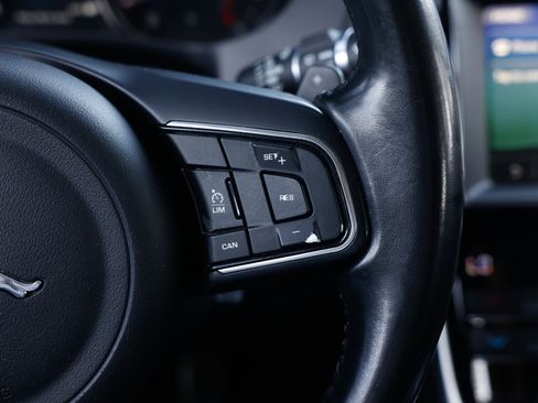 Used 2019 Jaguar XE image 27