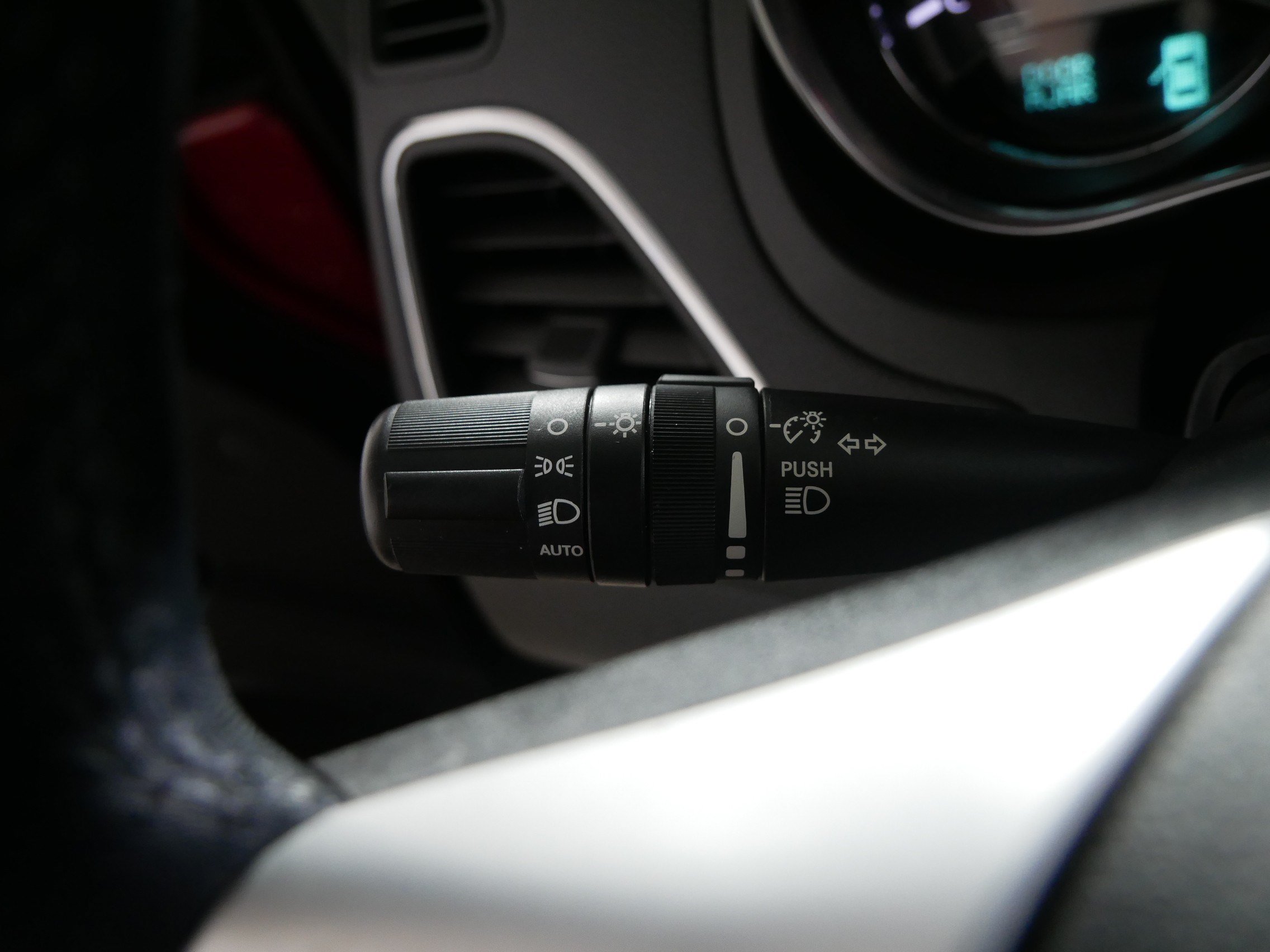Used 2012 Chrysler 200 Touring FWD image 31