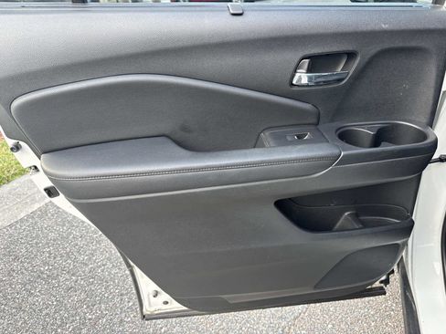 Used 2022 Honda Pilot Touring image 12