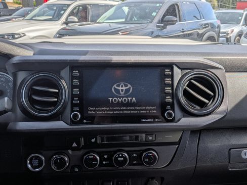 Used 2020 Toyota Tacoma TRD Sport AWD/4WD image 11