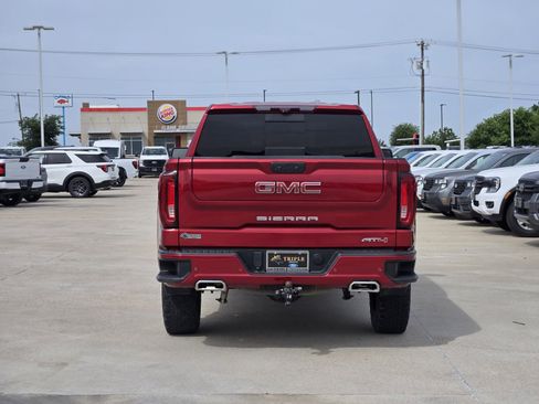 Used 2022 GMC Sierra 1500 AT4 w/ Technology Package AWD/4WD image 8