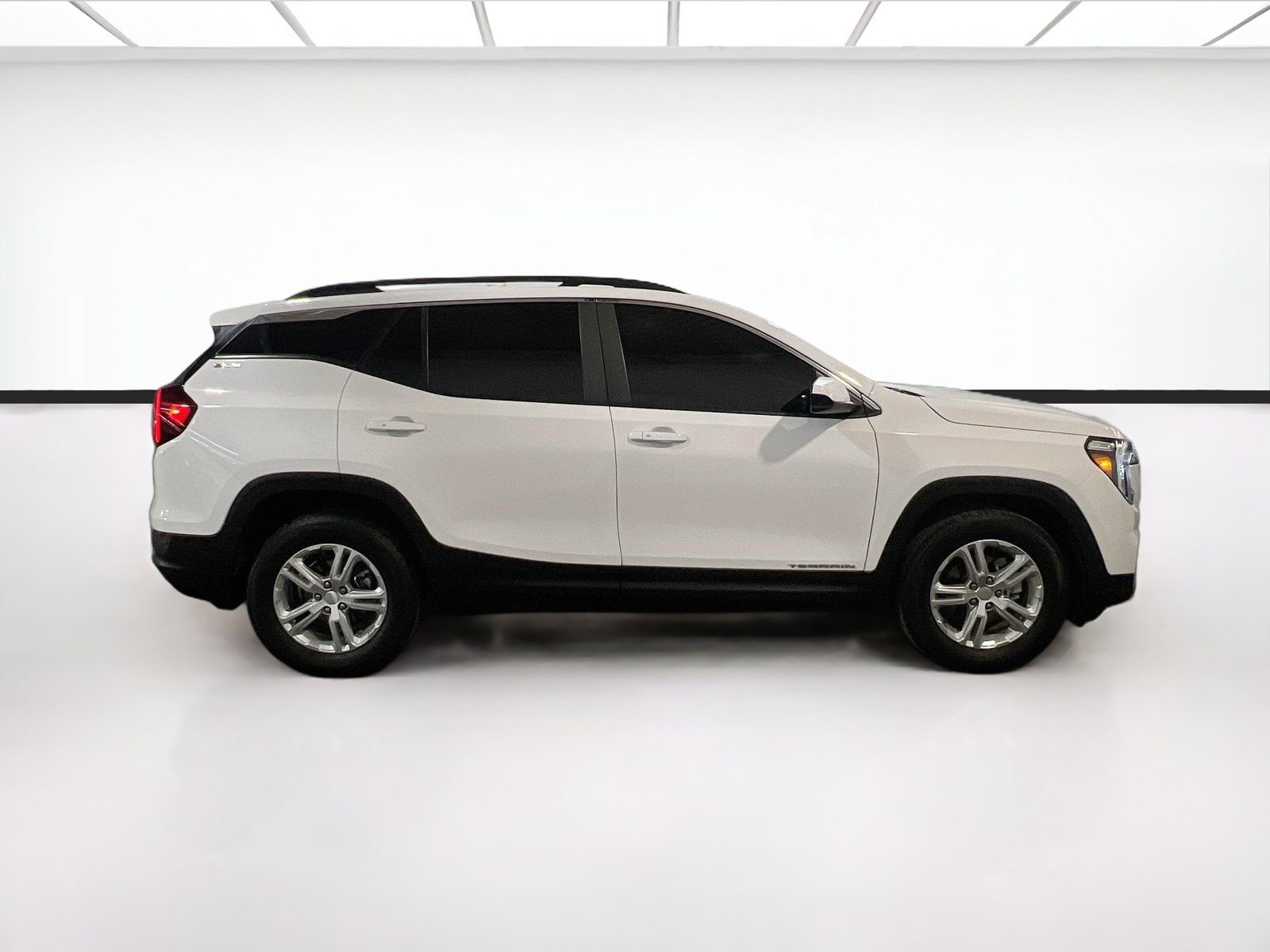 Used 2023 GMC Terrain SLE w/ Driver Convenience Package FWD image 23