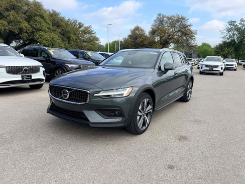 New 2026 Volvo V60 B5 Cross Country Plus w/ Climate Package image 2