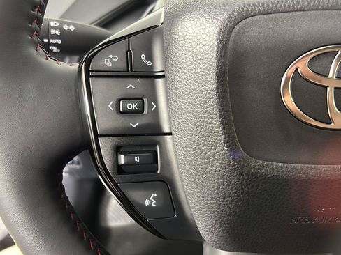 Used 2025 Toyota Prius Plug-In Hybrid FWD image 31