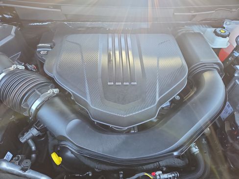 Used 2025 GMC Acadia AT4 w/ Super Cruise Package AWD/4WD image 39