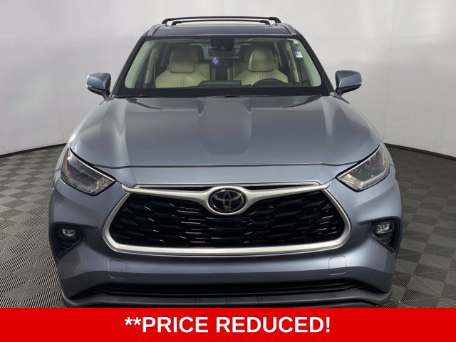 Used 2021 Toyota Highlander XLE AWD/4WD image 2