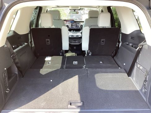 New 2025 Ford Expedition Platinum image 14