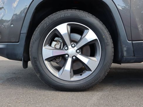 Used 2019 Jeep Cherokee Limited w/ Luxury Group AWD/4WD image 26