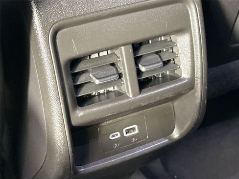 Used 2025 Cadillac XT4 Premium Luxury FWD image 37