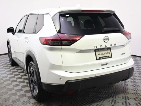 Used 2025 Nissan Rogue SV AWD/4WD image 4