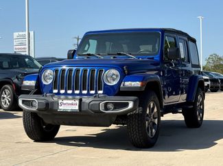 Used 2018 Jeep Wrangler Unlimited Sahara AWD/4WD video 3