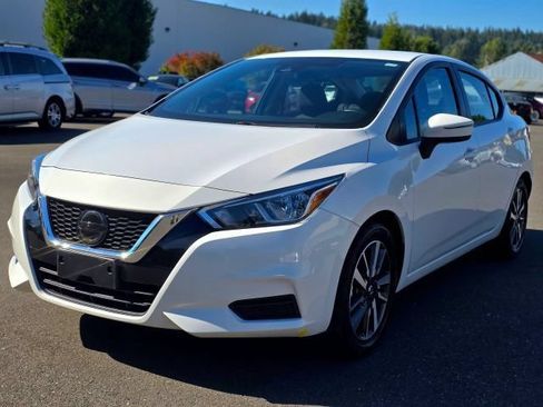 Used 2021 Nissan Versa SV FWD image 3