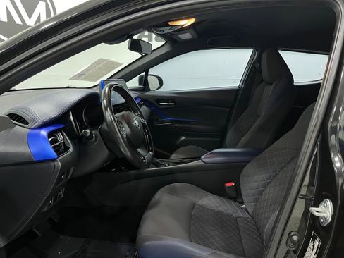 Used 2020 Toyota C-HR XLE image 11