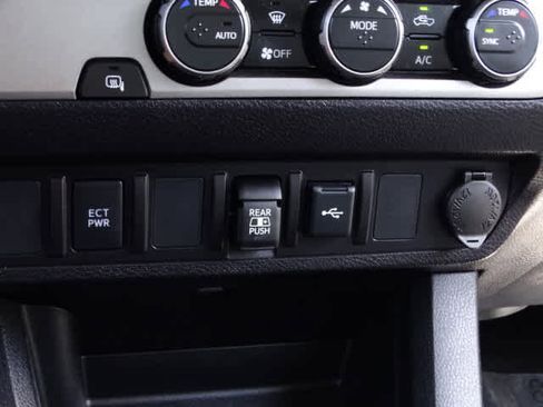 Used 2023 Toyota Tacoma SR5 RWD image 33