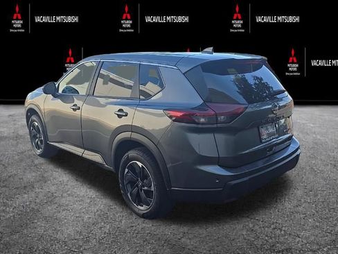 Used 2024 Nissan Rogue SV AWD/4WD image 5