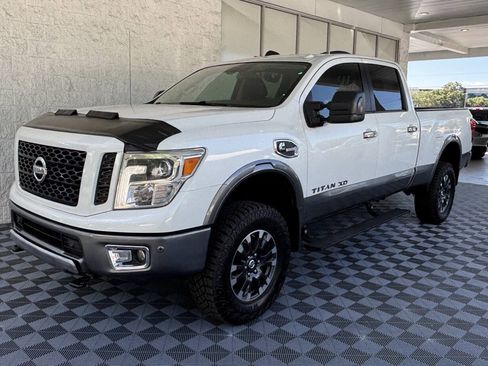 Used 2016 Nissan Titan PRO-4X AWD/4WD image 5