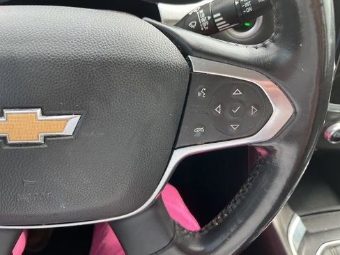 Used 2020 Chevrolet Traverse LT image 38