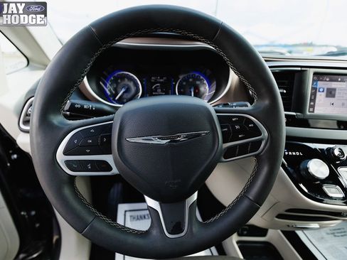 Used 2023 Chrysler Voyager LX image 43