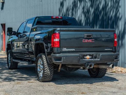 Used 2018 GMC Sierra 2500 Denali w/ Duramax Plus Package AWD/4WD image 4