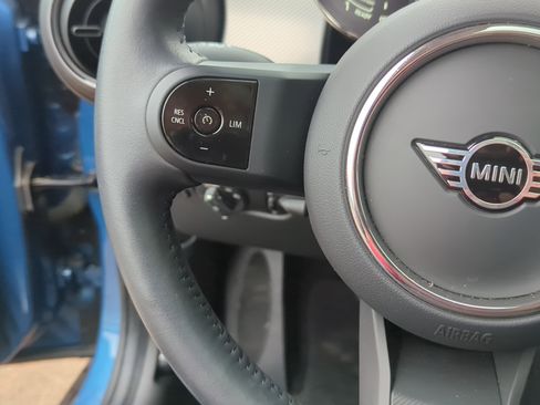 Used 2024 MINI Cooper 2-Door Hardtop image 23