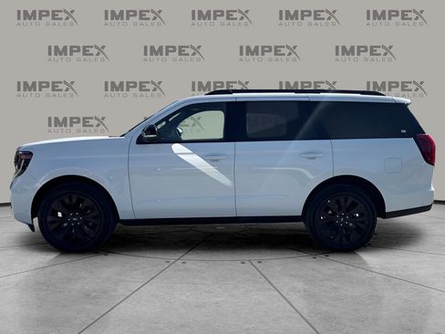 Used 2025 Ford Expedition Platinum w/ Stealth Appearance Package AWD/4WD image 2