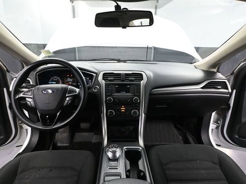 Used 2017 Ford Fusion SE image 23