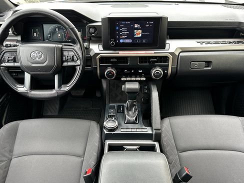 Used 2025 Toyota Tacoma SR5 AWD/4WD image 16