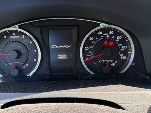 Used 2016 Toyota Camry SE FWD image 4