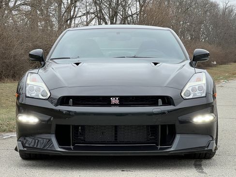 Used 2024 Nissan GT-R T-spec w/ T-Spec Takumi Edition image 7