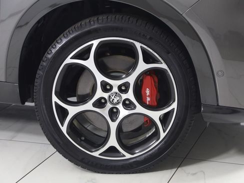 Used 2024 Alfa Romeo Tonale Veloce AWD/4WD image 16