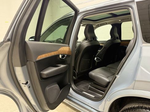 Used 2023 Volvo XC90 B6 Plus image 23