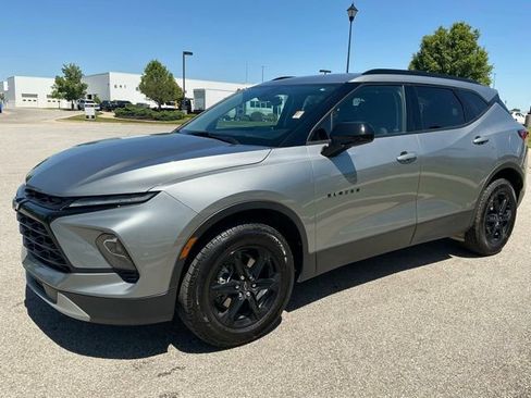 Used 2024 Chevrolet Blazer LT w/ Convenience Package FWD image 3