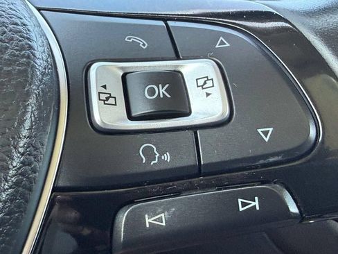 Used 2018 Volkswagen Tiguan SEL Premium FWD image 19