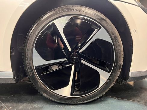 Used 2025 Lucid Air Touring image 25