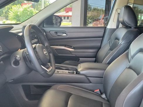 Used 2023 Nissan Pathfinder SL w/ SL Premium Package AWD/4WD image 9