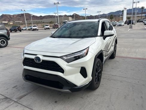 Used 2022 Toyota RAV4 SE image 3